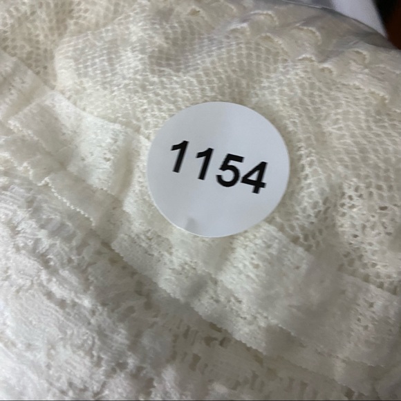 Candie’s lace inset cream long sleeve size large - Picture 9 of 9